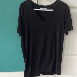 Zenana Outfitters Black V-Neck Short Sleeve Tee